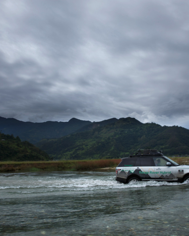 2013-Silk-Trail-Range-Rover-Hybrid-43
