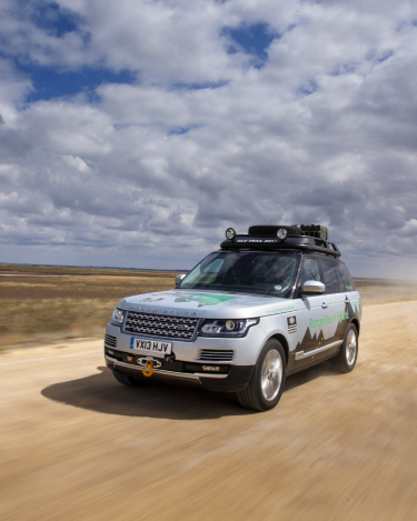 Range-Rover-Hybrid-on-Silk-Trail-11