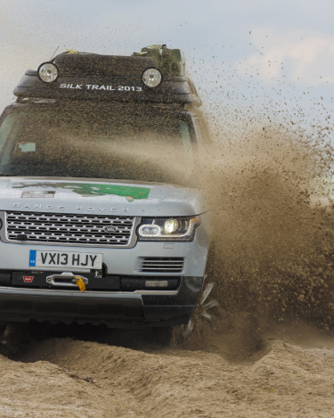 Range-Rover-Hybrid-on-Silk-Trail-12
