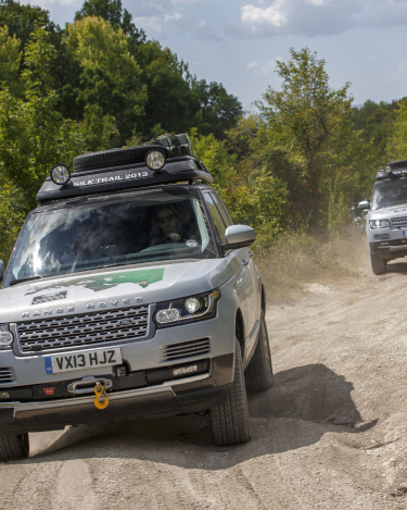 Range-Rover-Hybrid-on-Silk-Trail-13