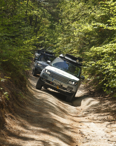 Range-Rover-Hybrid-on-Silk-Trail-15