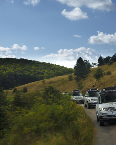 Range-Rover-Hybrid-on-Silk-Trail-16