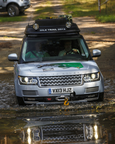 Range-Rover-Hybrid-on-Silk-Trail-17