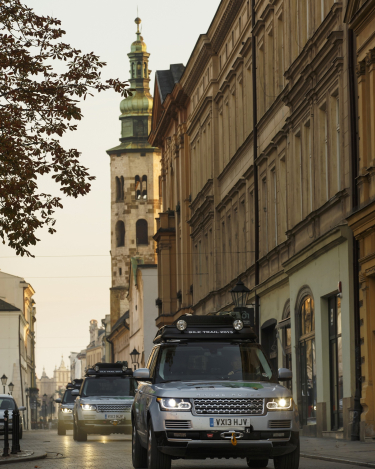 Range-Rover-Hybrid-on-Silk-Trail-19