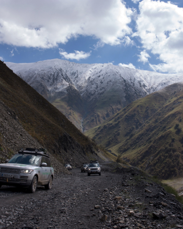 Range-Rover-Hybrid-on-Silk-Trail-54