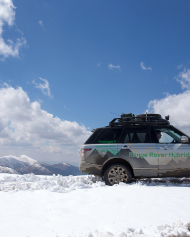 Range-Rover-Hybrid-on-Silk-Trail-55