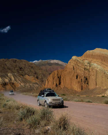 Range-Rover-Hybrid-on-Silk-Trail-60