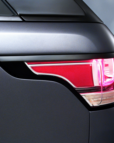 2014-Range-Rover-Sport-Up-close-9