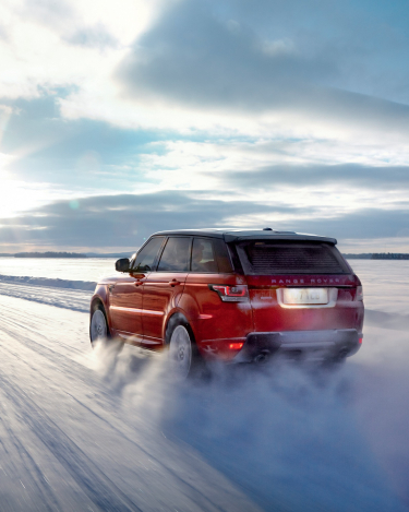 2014-Range-Rover-Sport-in-Motion-14