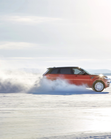 2014-Range-Rover-Sport-in-Motion-30