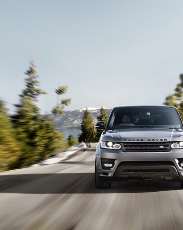2014-Range-Rover-Sport-in-Motion-33