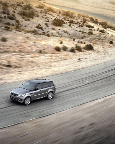2014-Range-Rover-Sport-in-Motion-6