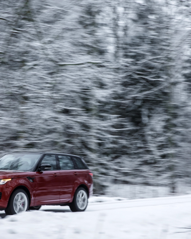 MY2014-Range-Rover-Sport-in-the-Snow-2