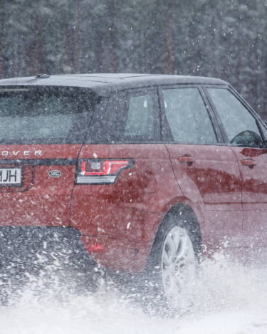 MY2014-Range-Rover-Sport-in-the-Snow-8