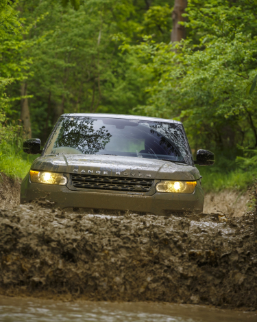 2014-Range-Rover-Sport-Action-Shots-1