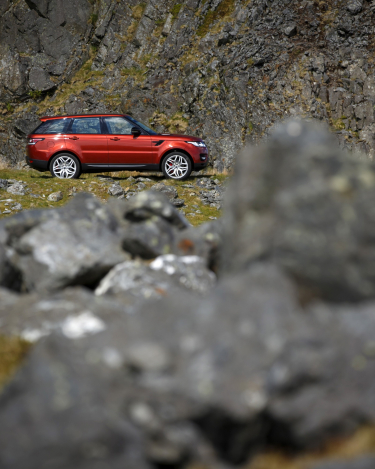 2014-Range-Rover-Sport-Action-Shots-14