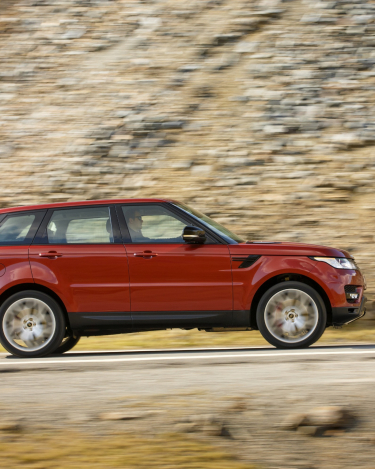 2014-Range-Rover-Sport-Action-Shots-16