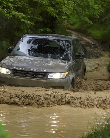 2014-Range-Rover-Sport-Action-Shots-2