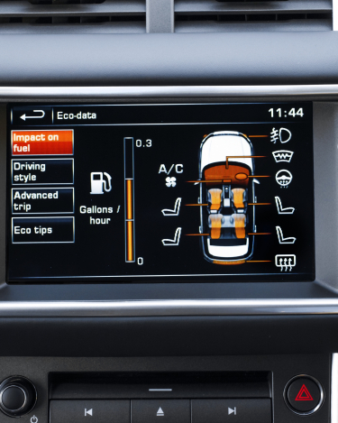 2014-Range-Rover-Evoque-Extended-Screens-1