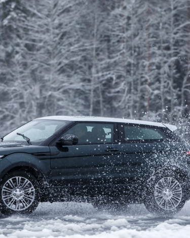 2014-Range-Rover-Evoque-in-the-Snow-1