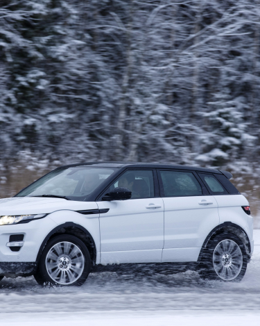 2014-Range-Rover-Evoque-in-the-Snow-8