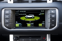 2014-Range-Rover-Evoque-Extended-Screens-3