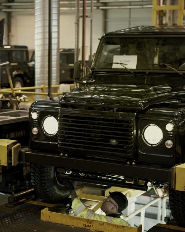 Land-Rover-Defender-Assembly-Line-11