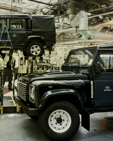 Land-Rover-Defender-Assembly-Line-12