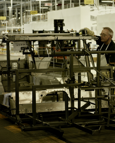 Land-Rover-Defender-Assembly-Line-18