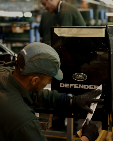 Land-Rover-Defender-Assembly-Line-2
