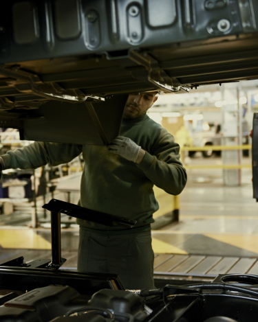 Land-Rover-Defender-Assembly-Line-8