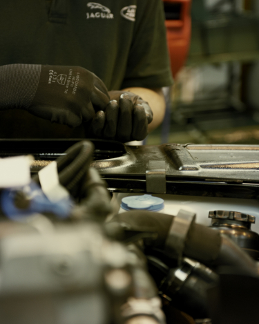 Land-Rover-Defender-Assembly-Line-9