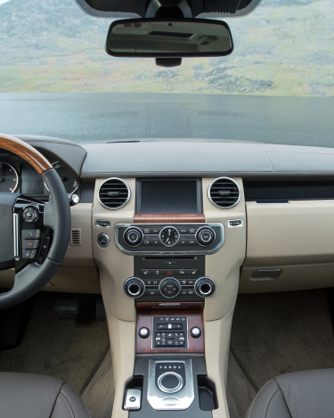 2015-Land-Rover-Discovery-LR4-18