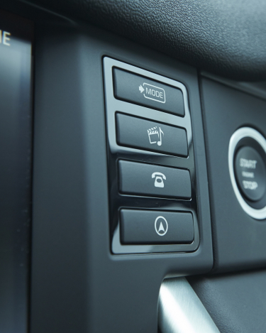 Land-Rover-Discovery-Sport-Black-Interior-11