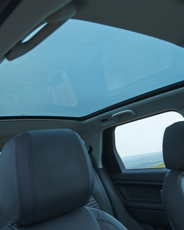 Land-Rover-Discovery-Sport-Black-Interior-22