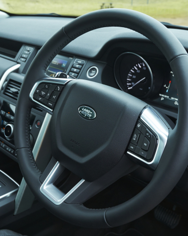 Land-Rover-Discovery-Sport-Black-Interior-3