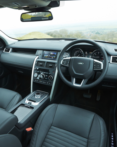 Land-Rover-Discovery-Sport-Black-Interior-5