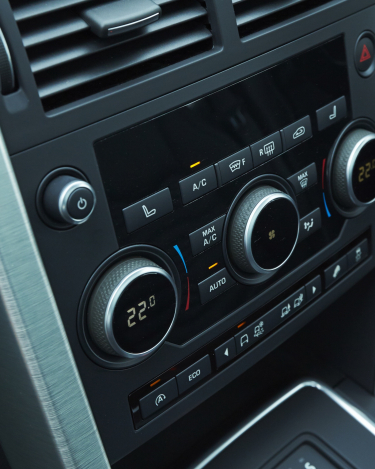Land-Rover-Discovery-Sport-Black-Interior-8