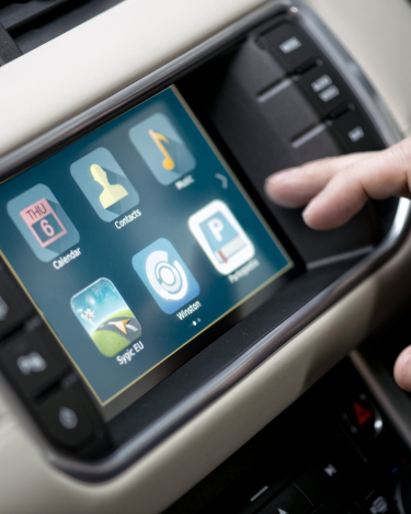 2015-Range-Rover-Evoque-InContol-Apps-2