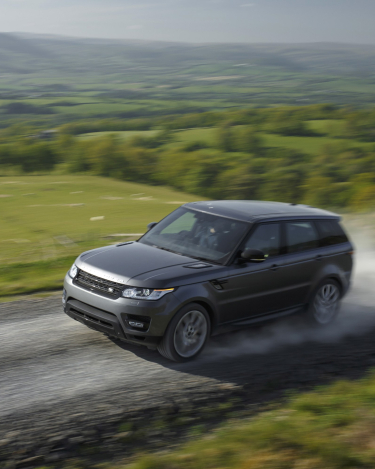 2015 Range Rover Sport in the countryside