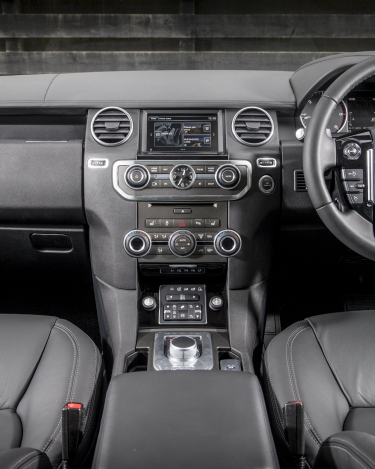 Land-Rover-Discovery-Landmark-17