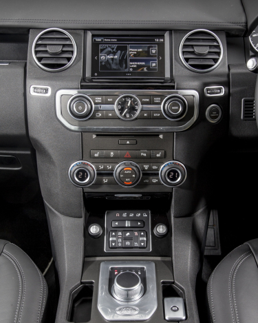 Land-Rover-Discovery-Landmark-18