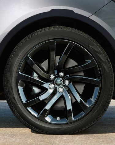 Land-Rover-Discovery-Black-Pack-4