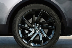 Land-Rover-Discovery-Black-Pack-4