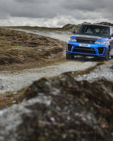 2018-Range-Rover-Sport-SVR-10