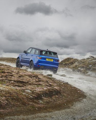2018-Range-Rover-Sport-SVR-11