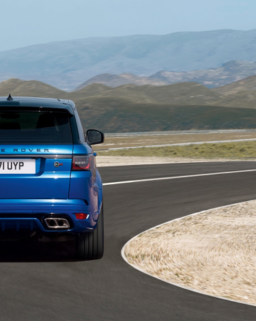2018-Range-Rover-Sport-SVR-14