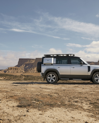 2020-Land-Rover-Defender-110-Off-Road-1