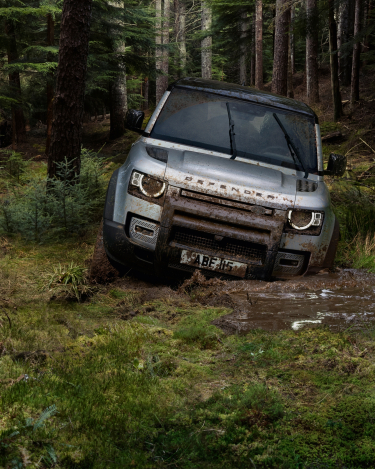 2020-Land-Rover-Defender-110-Off-Road-14