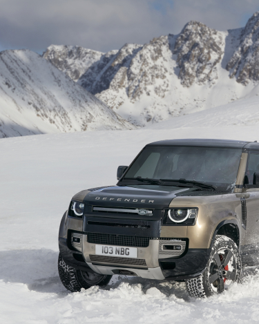 2020-Land-Rover-Defender-110-Off-Road-16